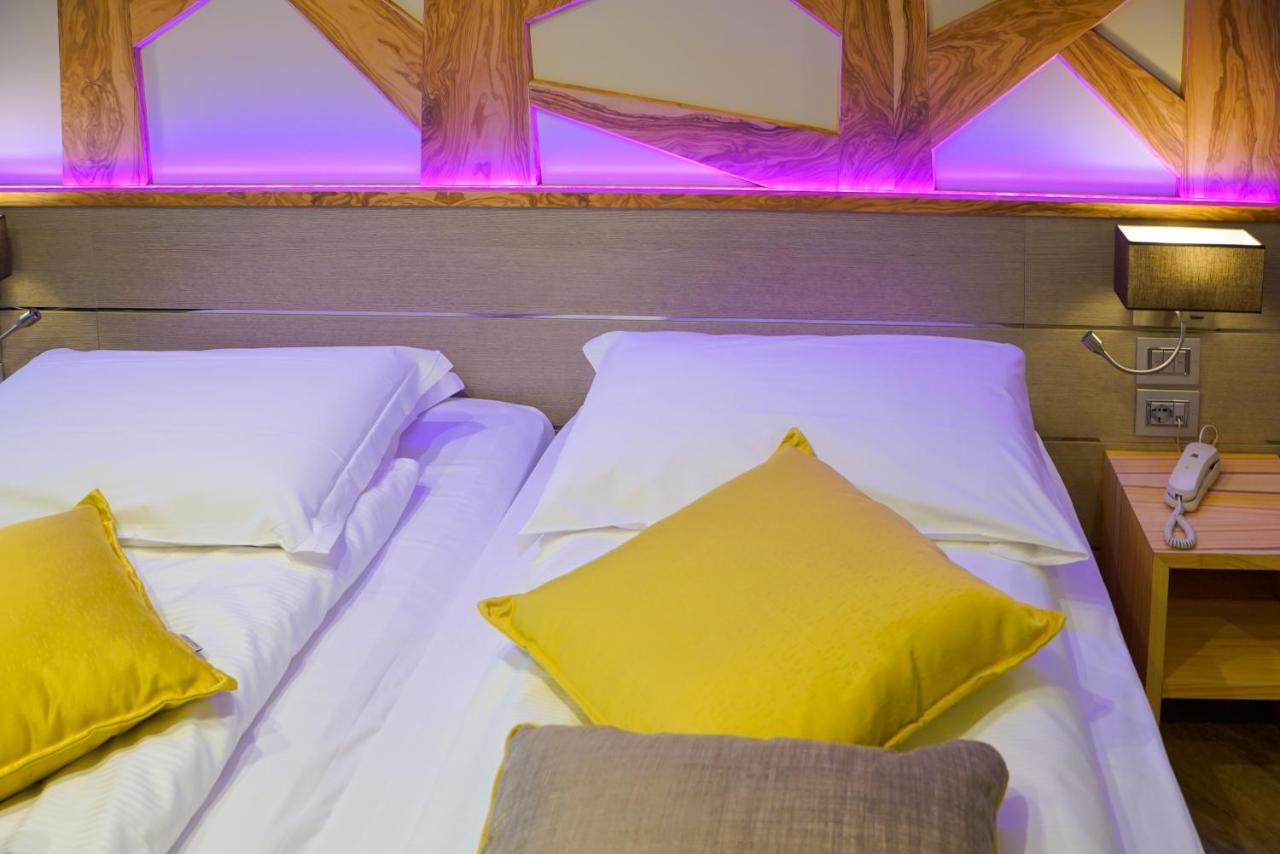 Aktivhotel Santalucia Torbole Sul Garda Esterno foto