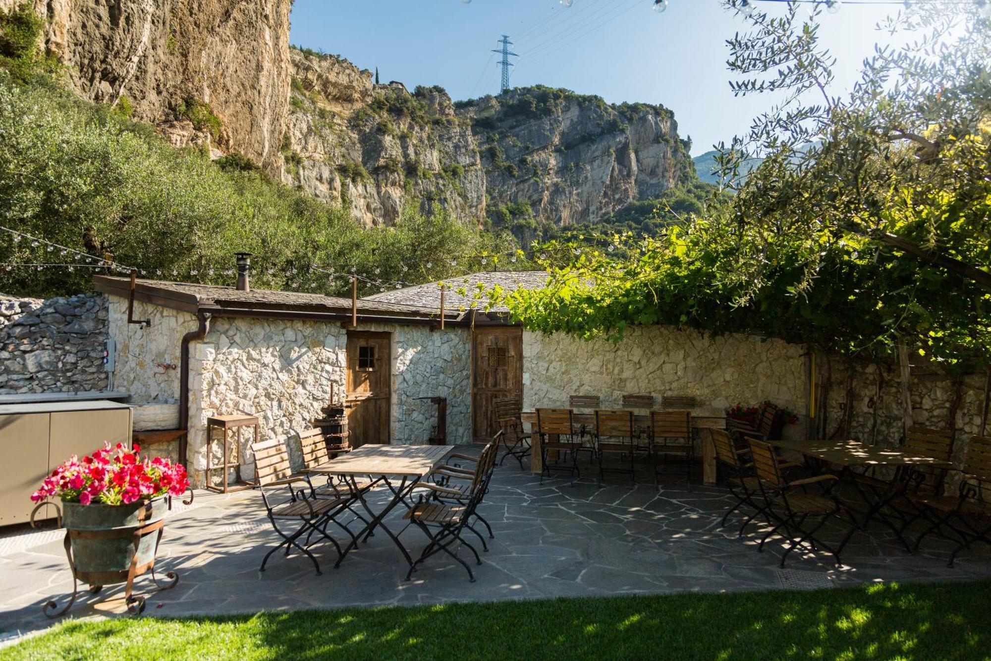 Aktivhotel Santalucia Torbole Sul Garda Esterno foto