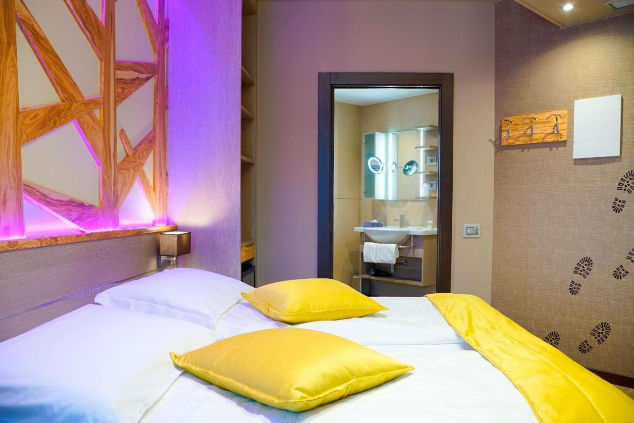 Aktivhotel Santalucia Torbole Sul Garda Esterno foto
