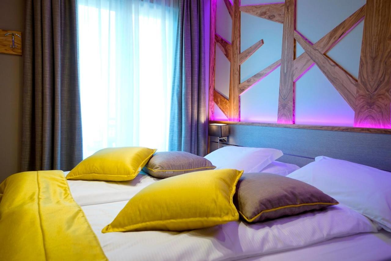 Aktivhotel Santalucia Torbole Sul Garda Esterno foto